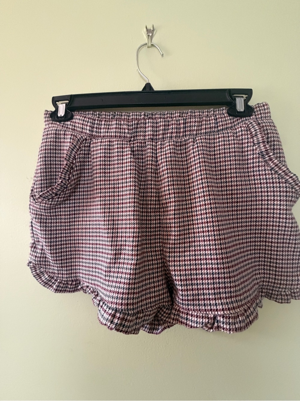 Houndstooth Ruffle-Hem Bermuda Shorts with Pockets